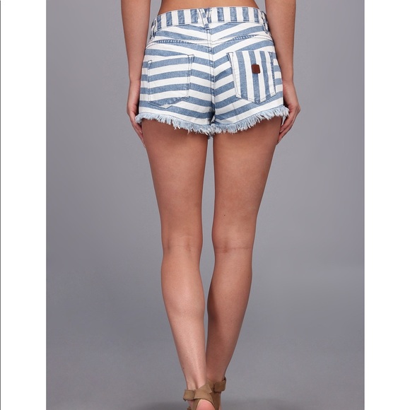 ๐ HP ๐ ROXY SMEATON CUTOFF DENIM SHORTS - Picture 2 of 4